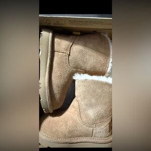 UGG Australia Toddler
Classic Zip It Boots